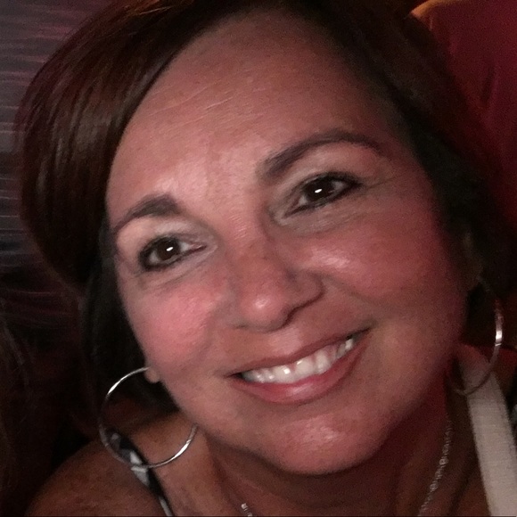 Meet your Posher, Debbie - Picture 1 of 1